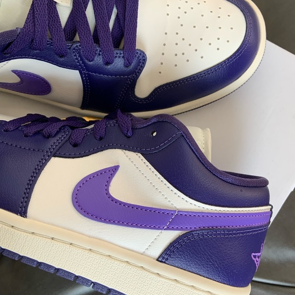 ⛔️ S O L D ⛔️ — WOMENS Jordan 1 Low Sky J Purple — size 8.5 - Picture 4 of 6